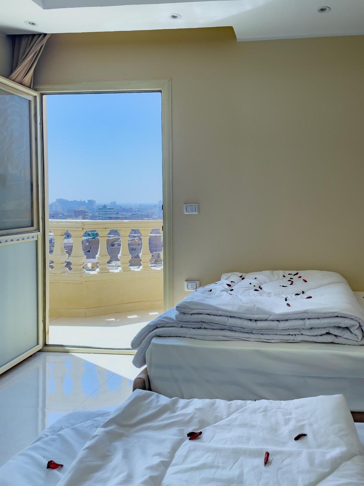 Jumeirah Pyramids View Inn Kafret el-Gabal Eksteriør bilde
